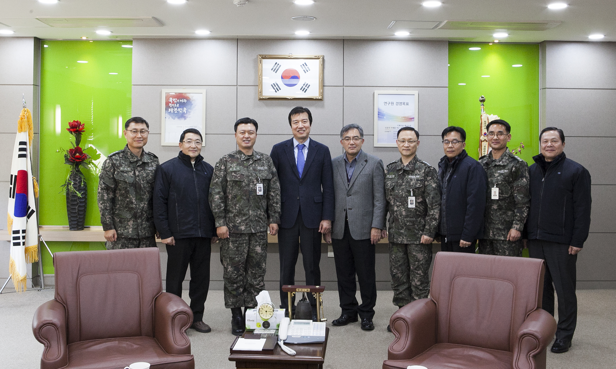 해군본부 남동우 참모부장 일행 내방 (2017.12.06.)