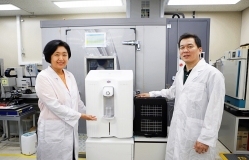 “Making Water from Air?”  Global Water Shortage, A Solution in Sight  Portable System That Harvests Water from Air Developed  First Development in Korea